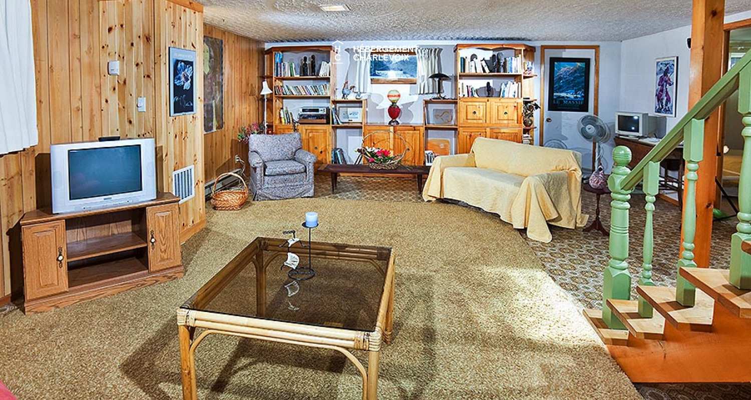 ADE-440 - Résidence confortable à deux pas du fleuve St-Laurent et du Domaine Forget.