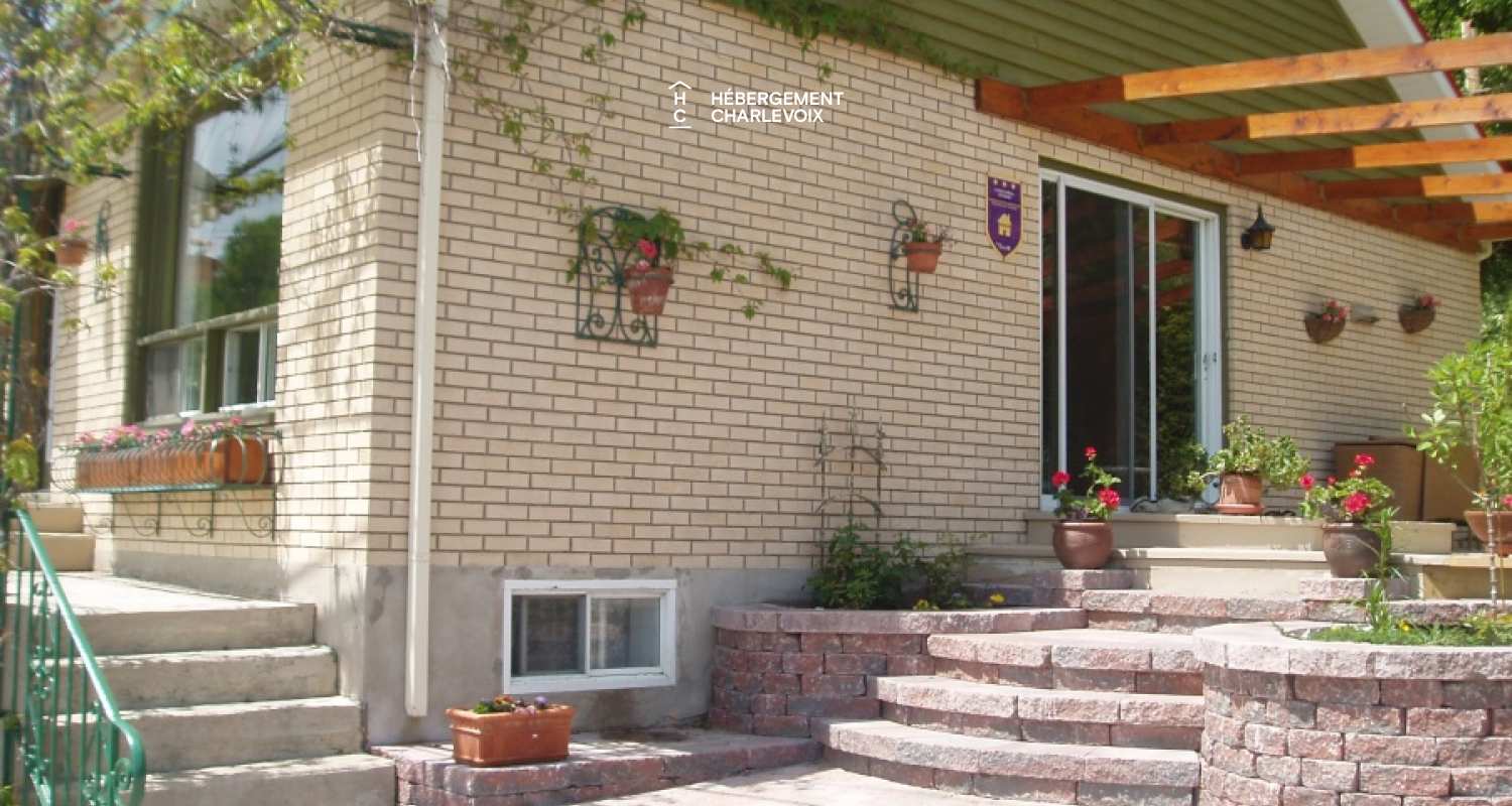 ADE-440 - Résidence confortable à deux pas du fleuve St-Laurent et du Domaine Forget.