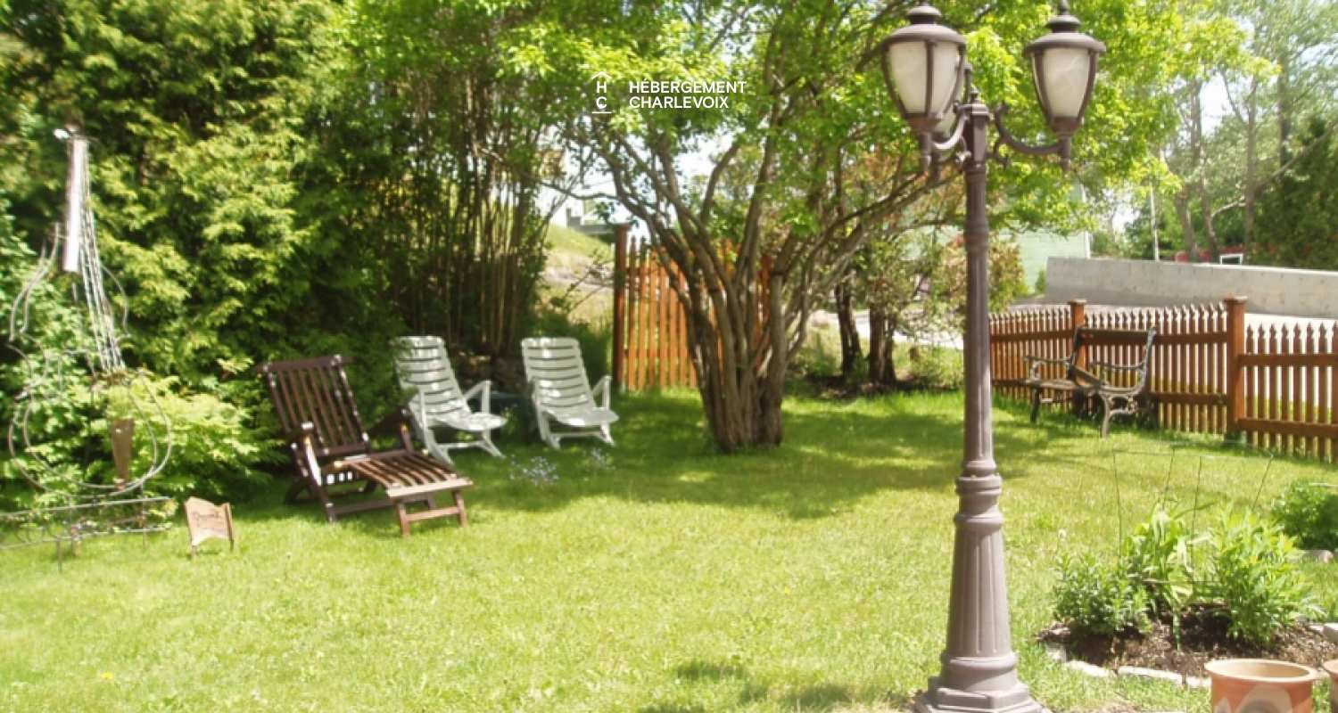 ADE-440 - Résidence confortable à deux pas du fleuve St-Laurent et du Domaine Forget.