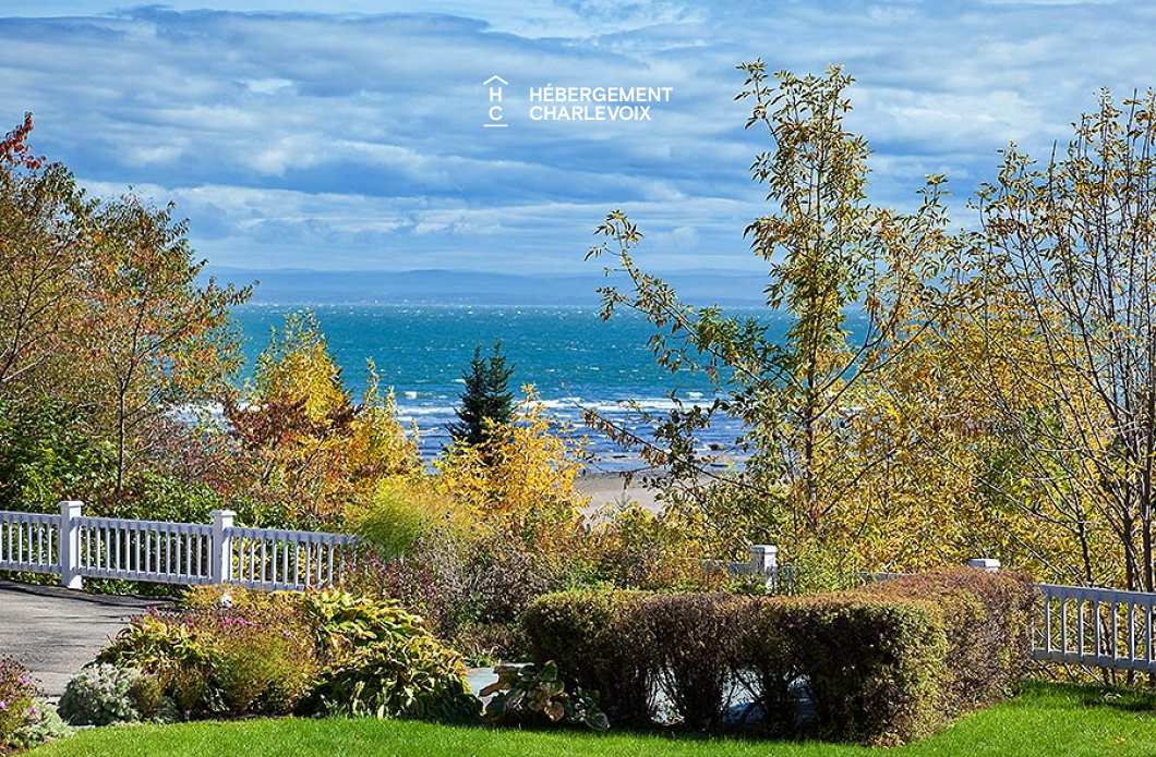 ADE-440 - Résidence confortable à deux pas du fleuve St-Laurent et du Domaine Forget.