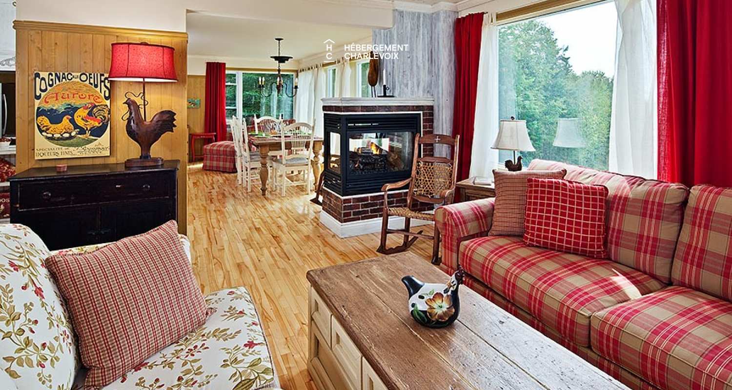 COU-85 - Charming home in the heights of Charlevoix