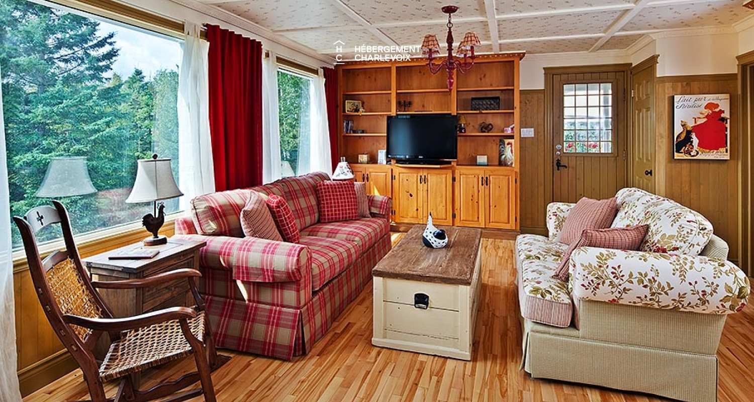 COU-85 - Charming home in the heights of Charlevoix