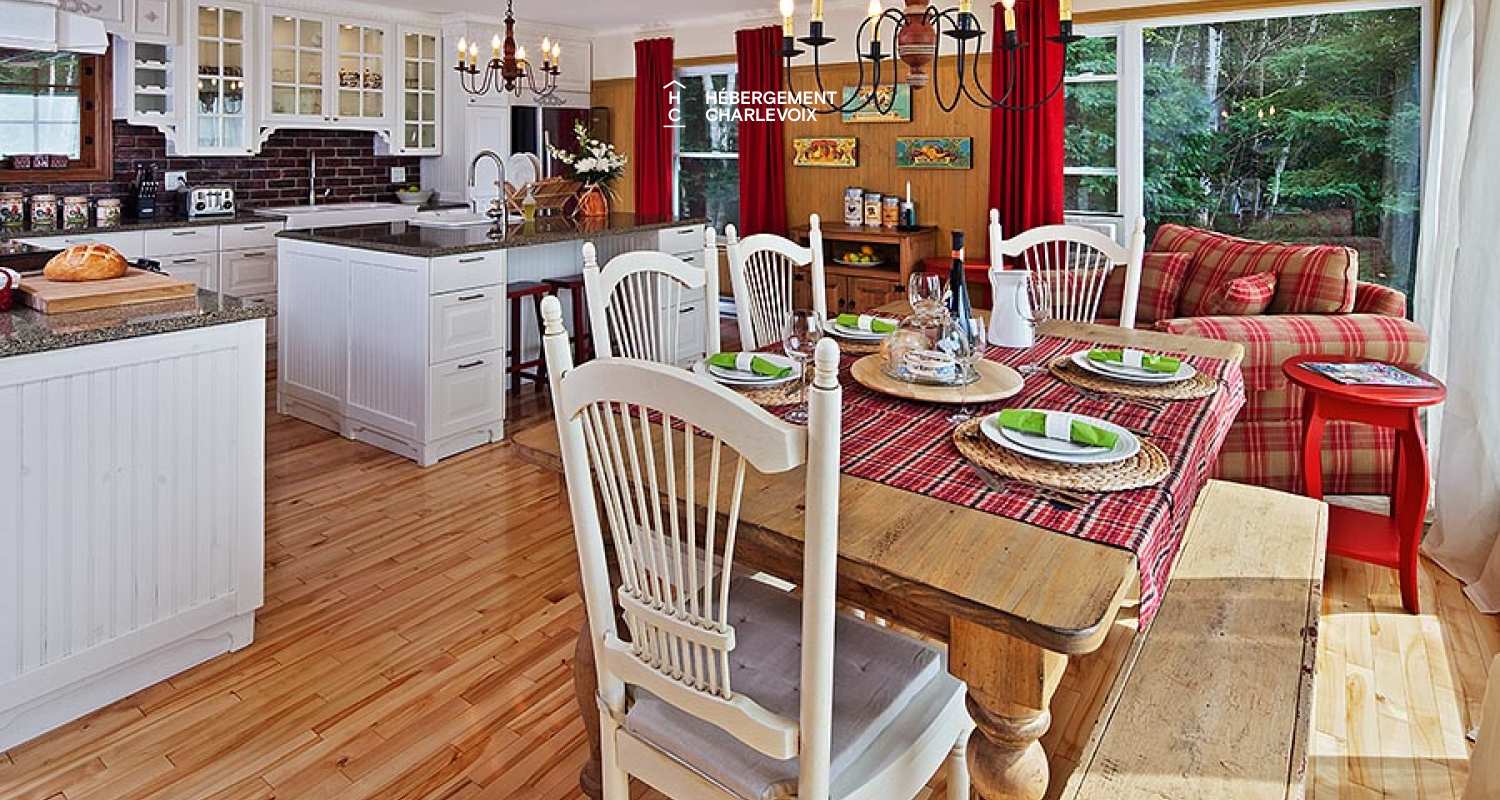 COU-85 - Charming home in the heights of Charlevoix