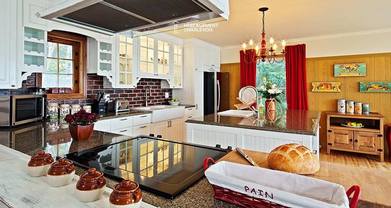COU-85 - Charming home in the heights of Charlevoix