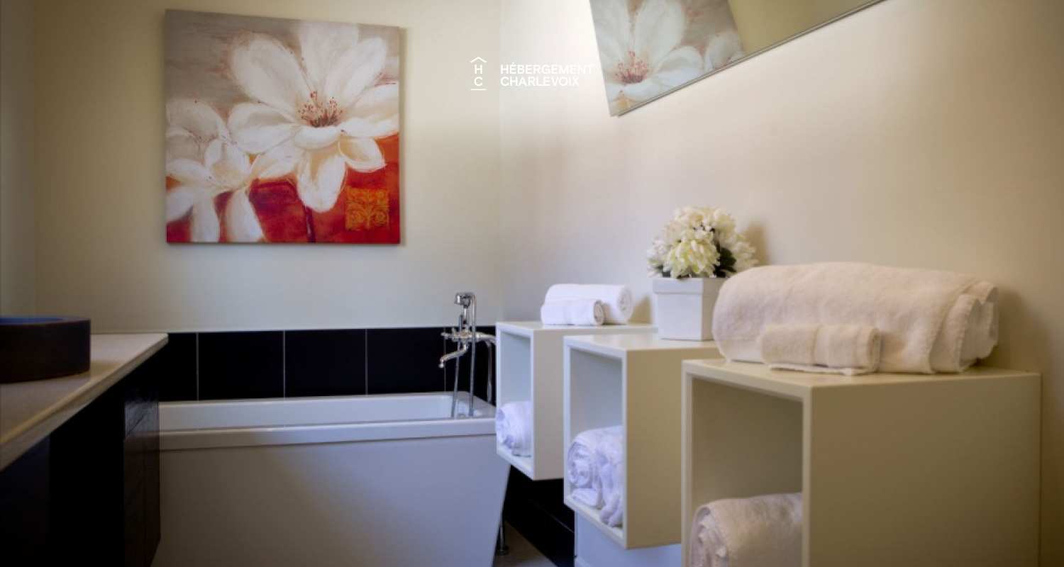 EXP-106 - Perfect balance between wood and contemporary architecture