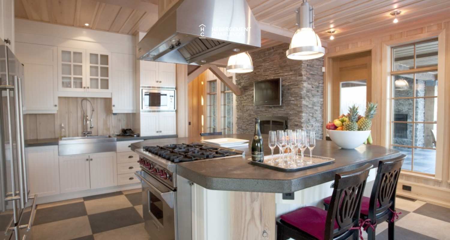 MAR-45 - Prestigious villa of 6000 square feet