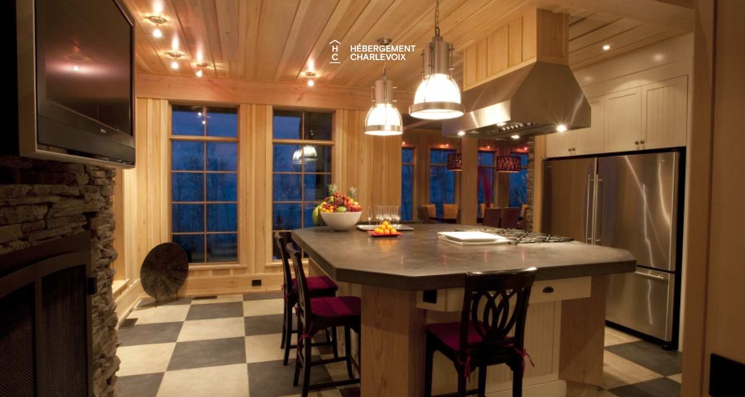 MAR-45 - Prestigious villa of 6000 square feet