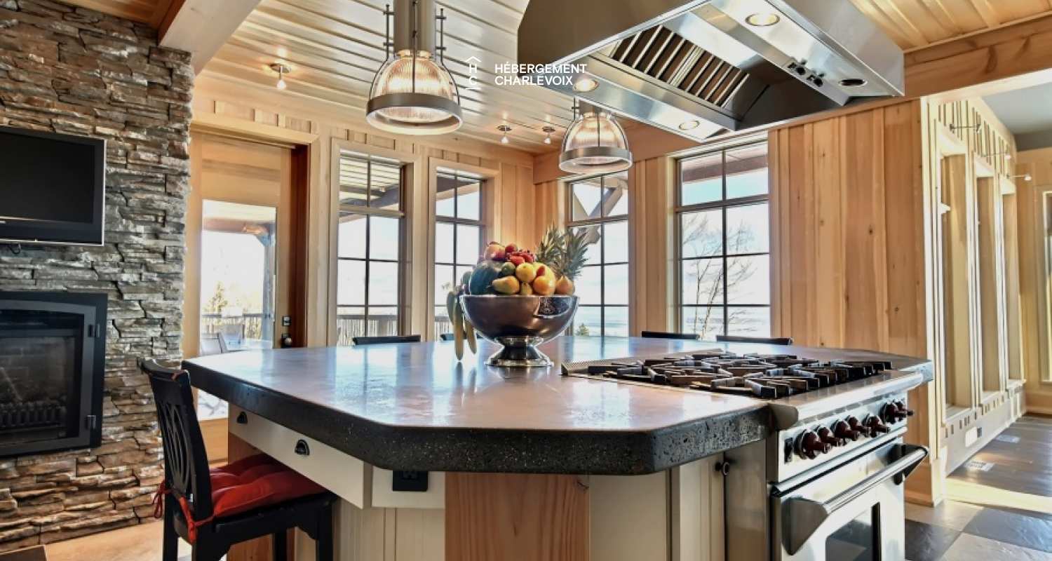 MAR-45 - Prestigious villa of 6000 square feet