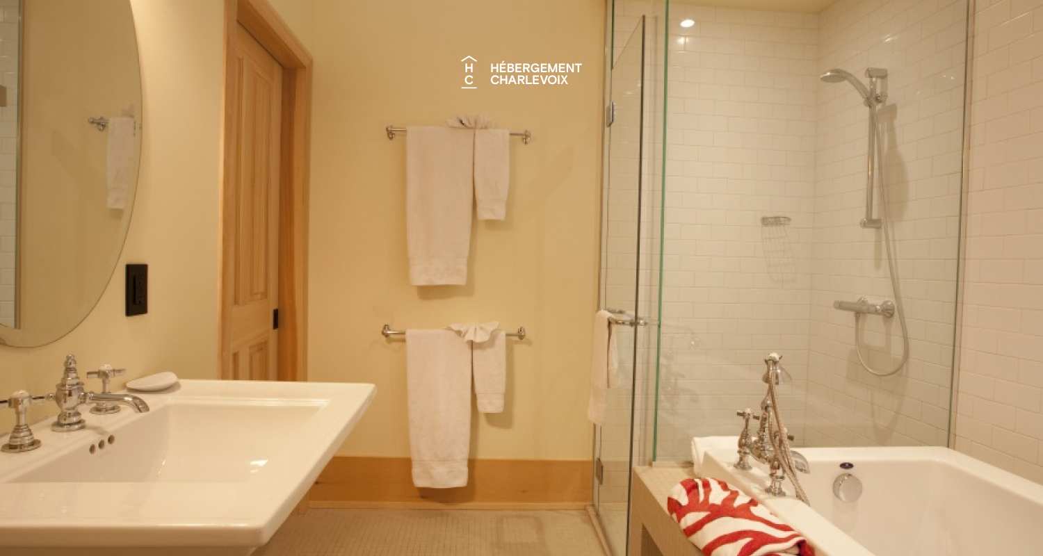 MAR-45 - Prestigious villa of 6000 square feet