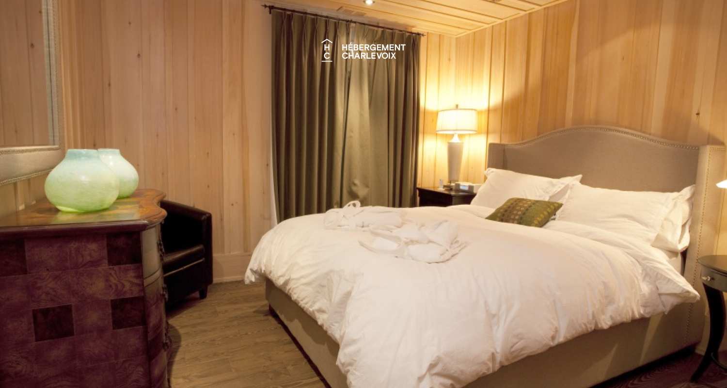 MAR-45 - Prestigious villa of 6000 square feet