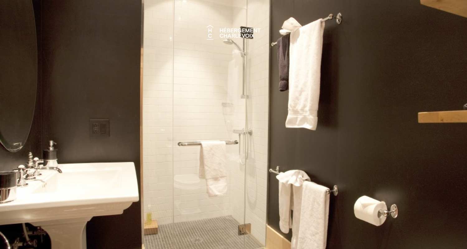 MAR-45 - Prestigious villa of 6000 square feet