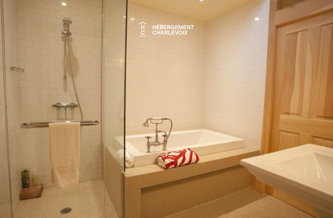 MAR-45 - Prestigieuse villa de 6000 pieds carrés