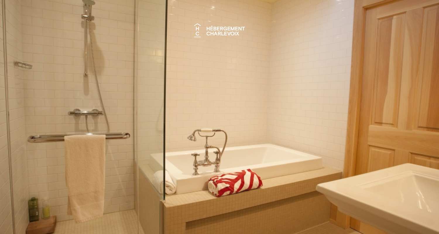 MAR-45 - Prestigious villa of 6000 square feet