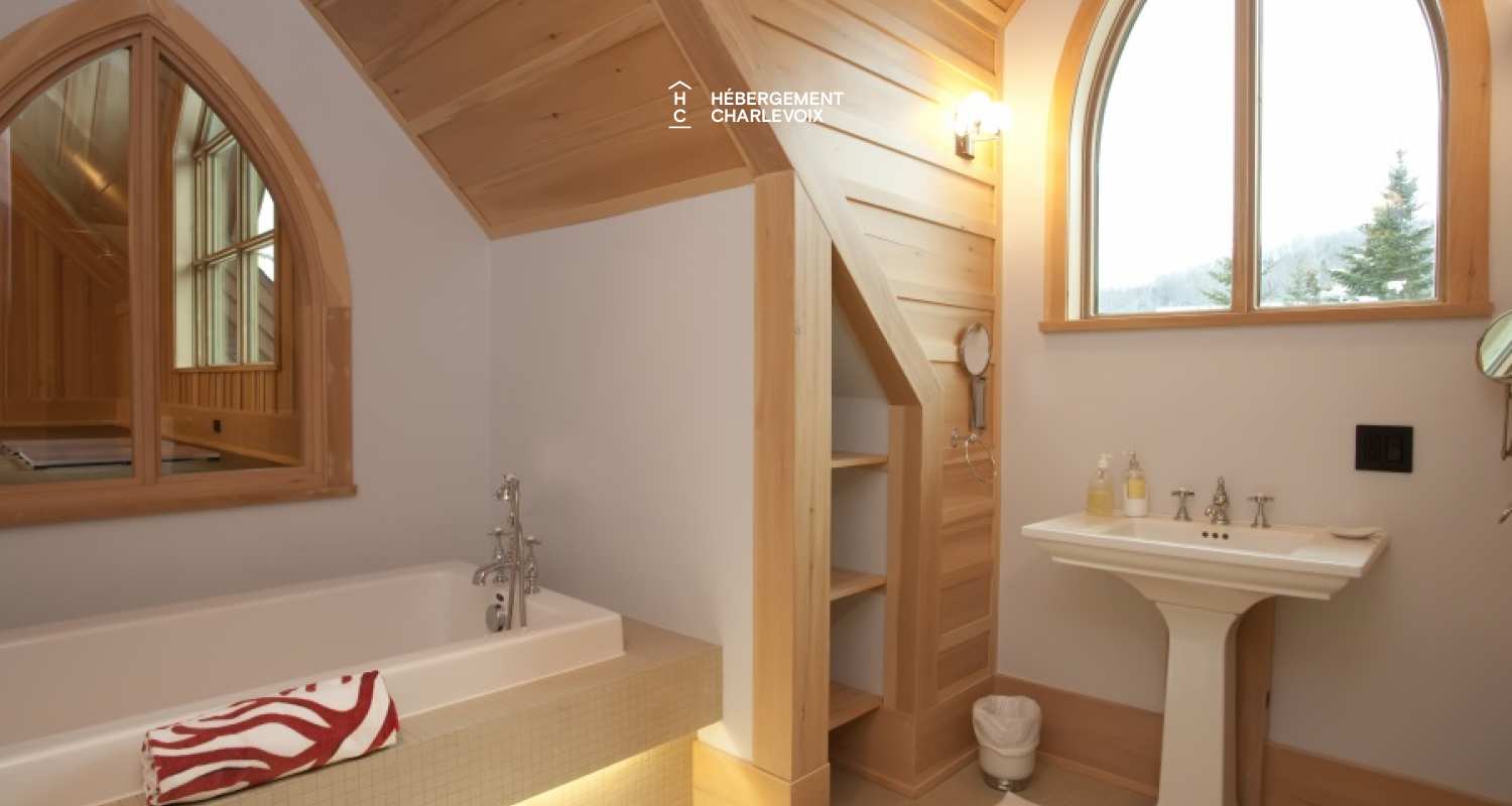 MAR-45 - Prestigious villa of 6000 square feet