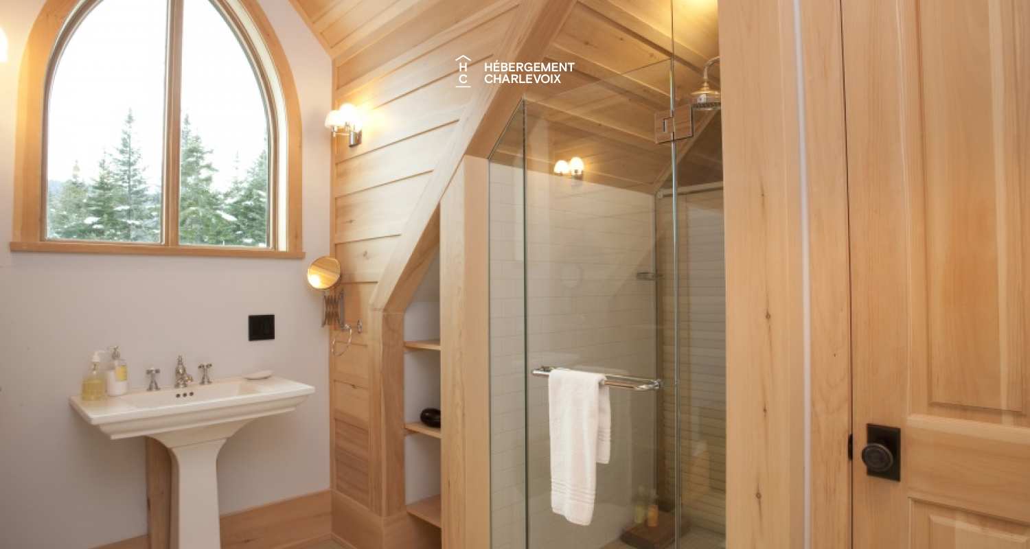 MAR-45 - Prestigious villa of 6000 square feet