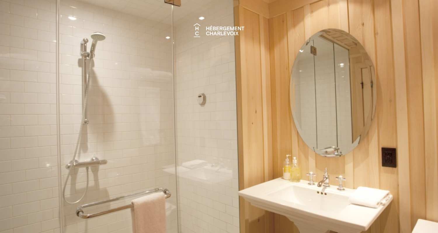 MAR-45 - Prestigious villa of 6000 square feet