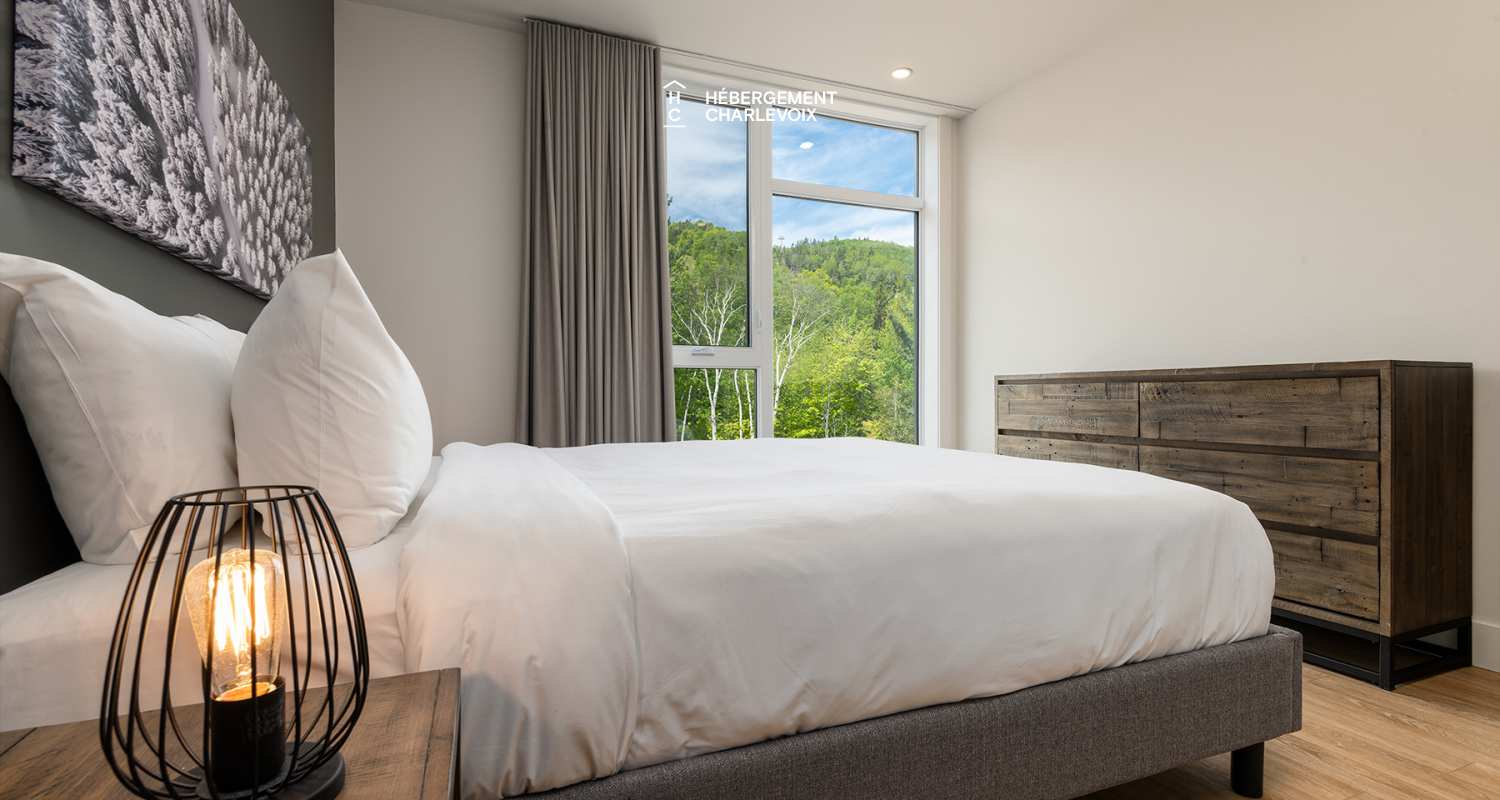 Cache 3 chambres, 1 lit King, 1 lit Queen, 2 lits simples superposés, 1 divan-lit - unité de coin - 1 à 8 personnes - Situé à moins 200 mètres du télésiège