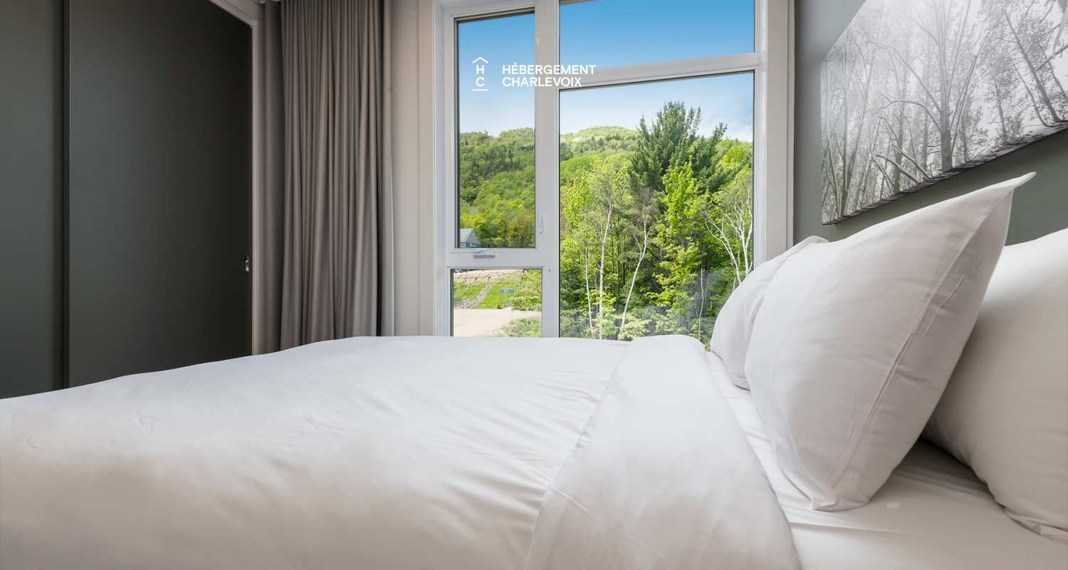 Cache 3 chambres, 1 lit King, 1 lit Queen, 2 lits simples superposés, 1 divan-lit - unité de coin - 1 à 8 personnes - Situé à moins 200 mètres du télésiège