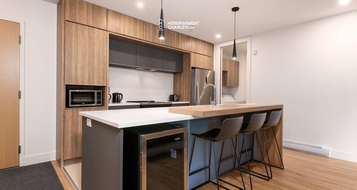 Cache 3 chambres, 1 lit King, 1 lit Queen, 2 lits simples superposés, 1 divan-lit - unité de coin - 1 à 8 personnes - Situé à moins 200 mètres du télésiège