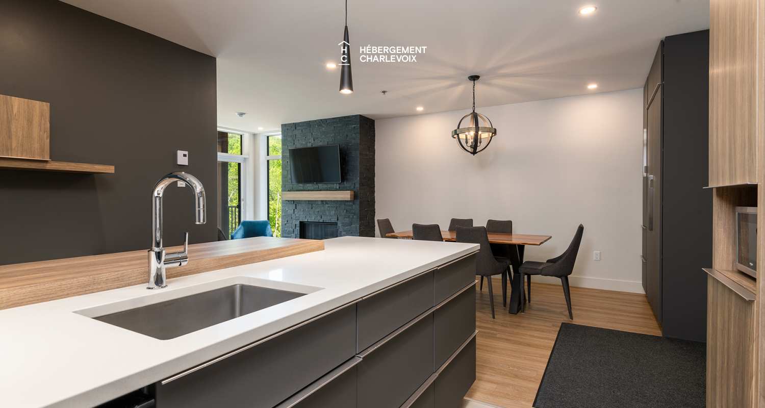 Cache 3 chambres, 1 lit King, 1 lit Queen, 2 lits simples superposés, 1 divan-lit - unité de coin - 1 à 8 personnes - Situé à moins 200 mètres du télésiège