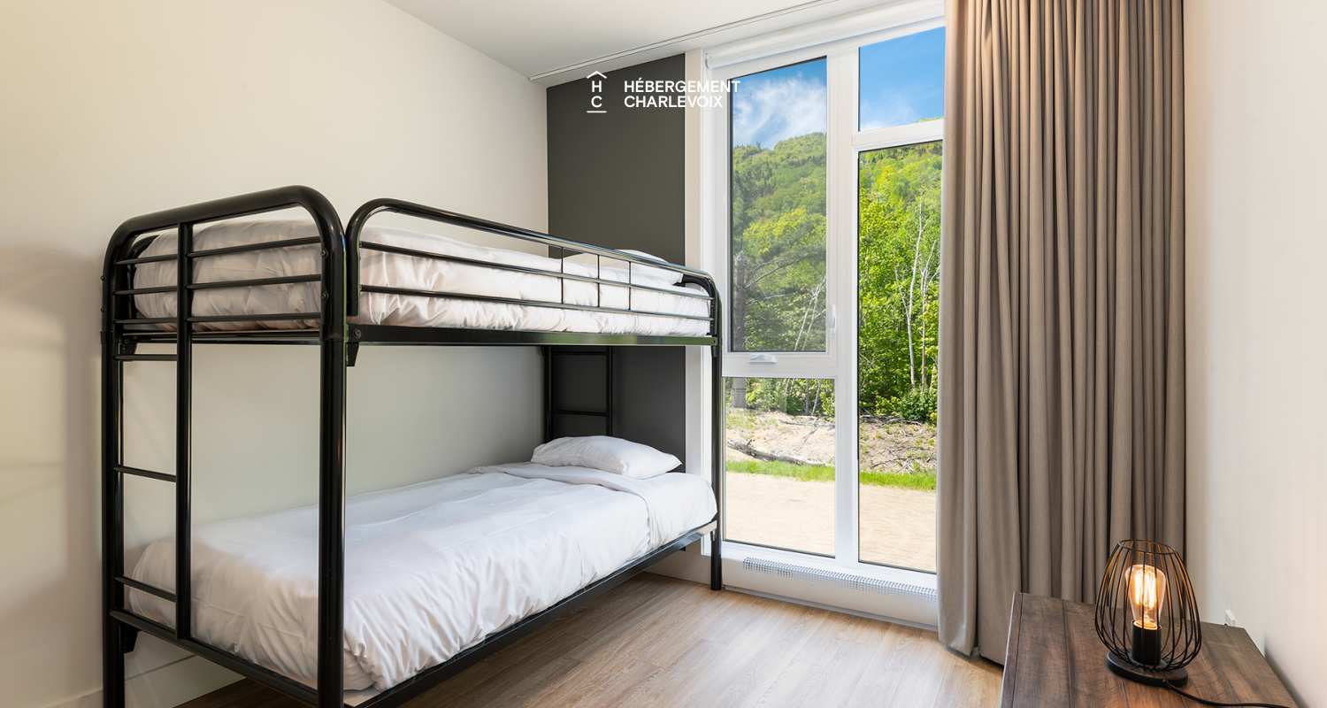 Cache 3 chambres, 1 lit King, 1 lit Queen, 2 lits simples superposés, 1 divan-lit - unité de coin - 1 à 8 personnes - Situé à moins 200 mètres du télésiège