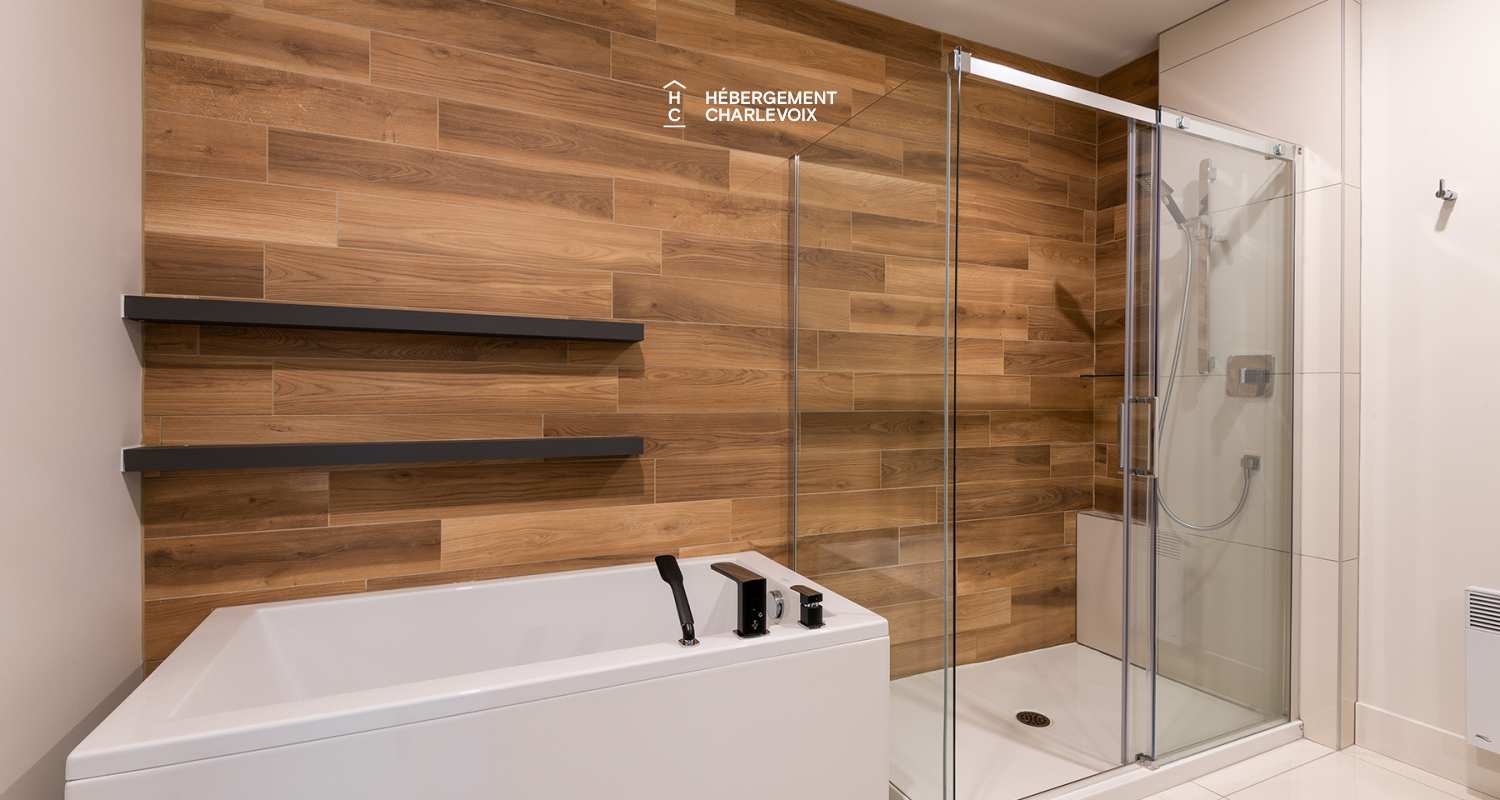 Cache 3 chambres, 1 lit King, 1 lit Queen, 2 lits simples superposés, 1 divan-lit - unité de coin - 1 à 8 personnes - Situé à moins 200 mètres du télésiège