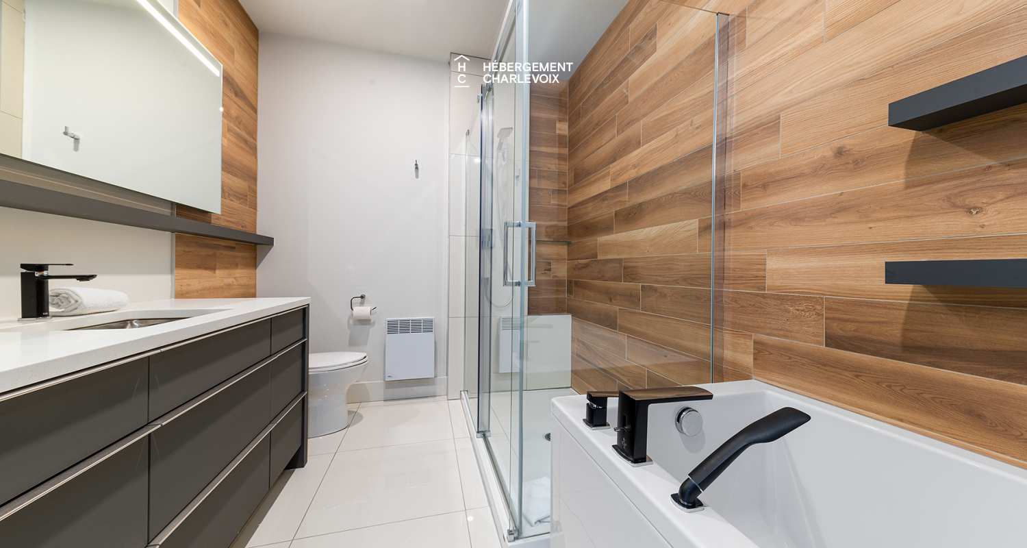 Cache 2 chambres-2 lits Queen, 1 divan-lit - 1 à 6 personnes - Is located at less than 200 meters from the chairlift