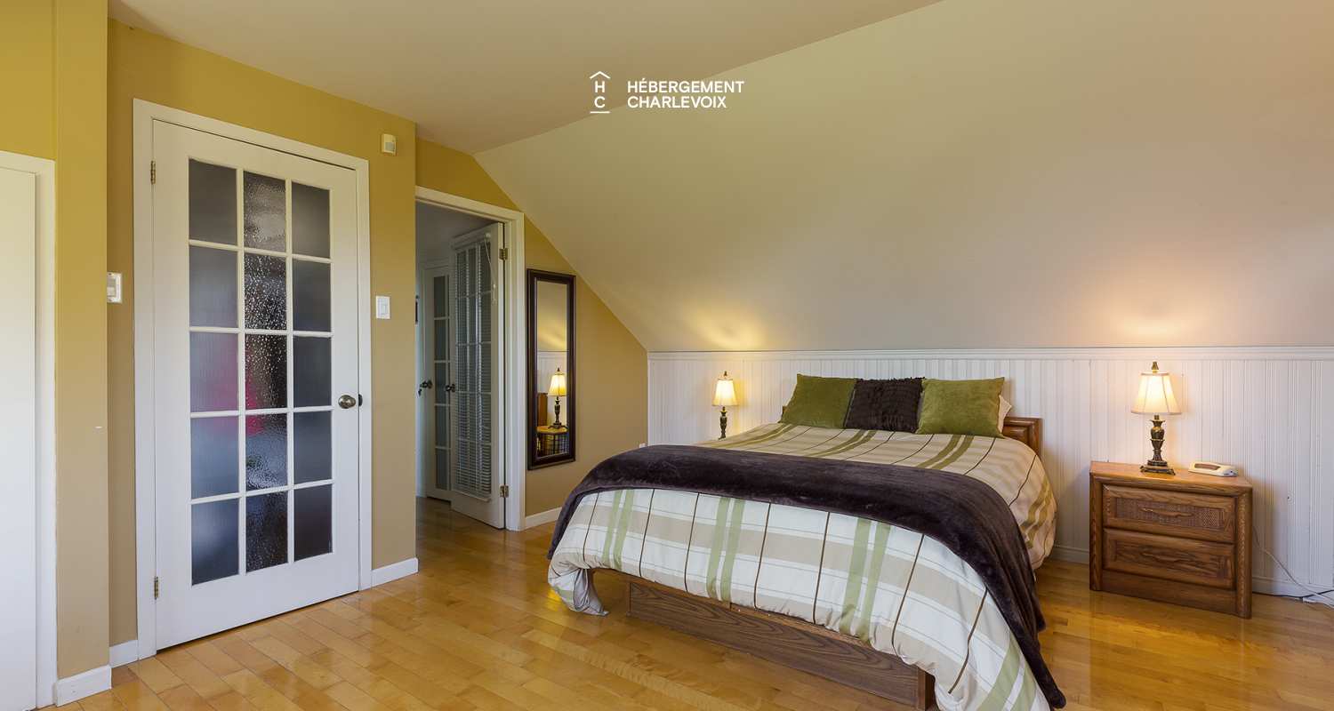 CIE-1 - Breathtaking view of river and mountains from the bedroom