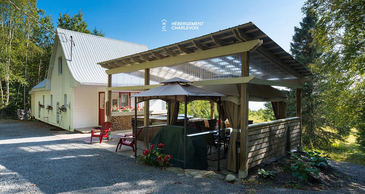 COU-85 - Charming home in the heights of Charlevoix