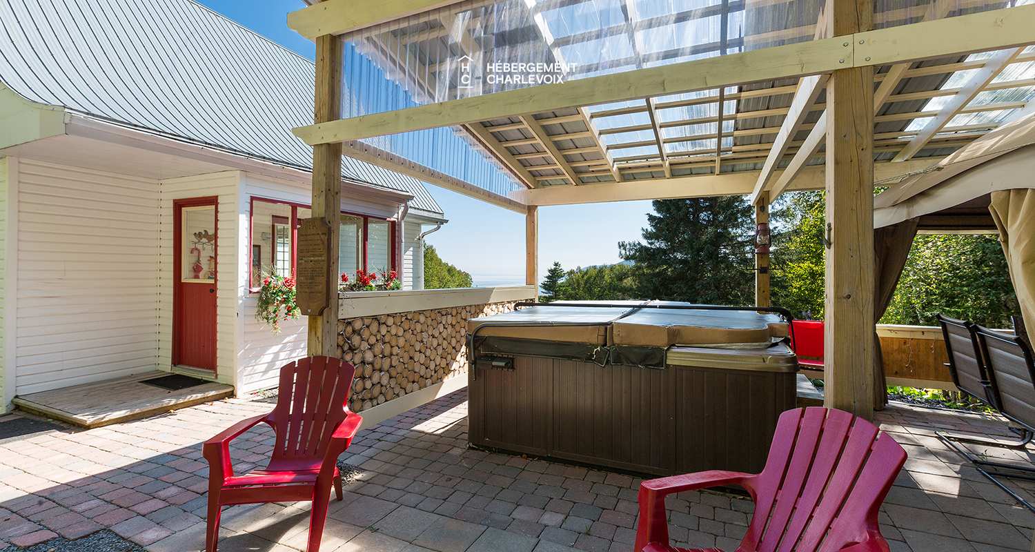COU-85 - Charming home in the heights of Charlevoix