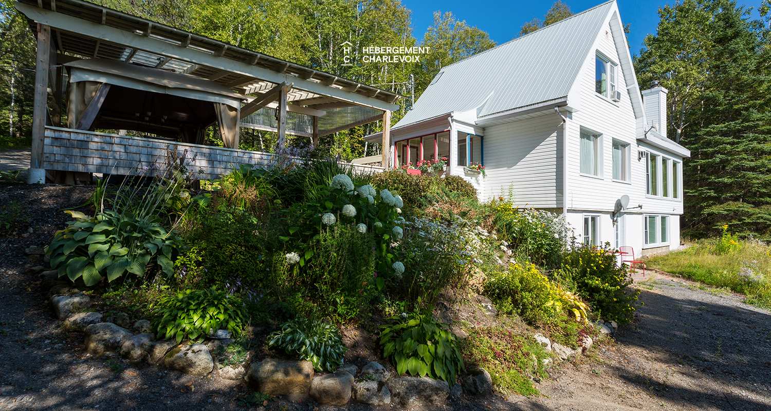 COU-85 - Charming home in the heights of Charlevoix