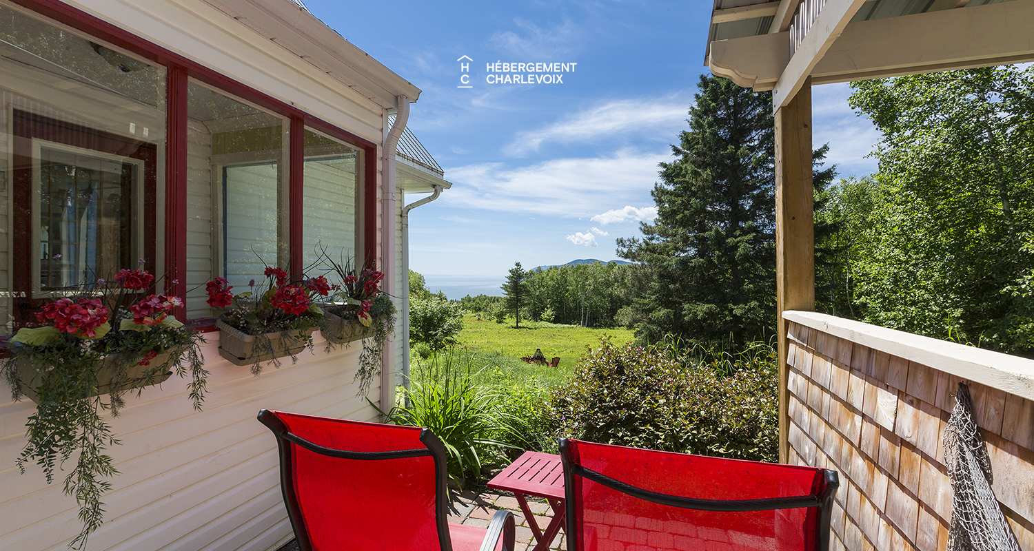 COU-85 - Charming home in the heights of Charlevoix