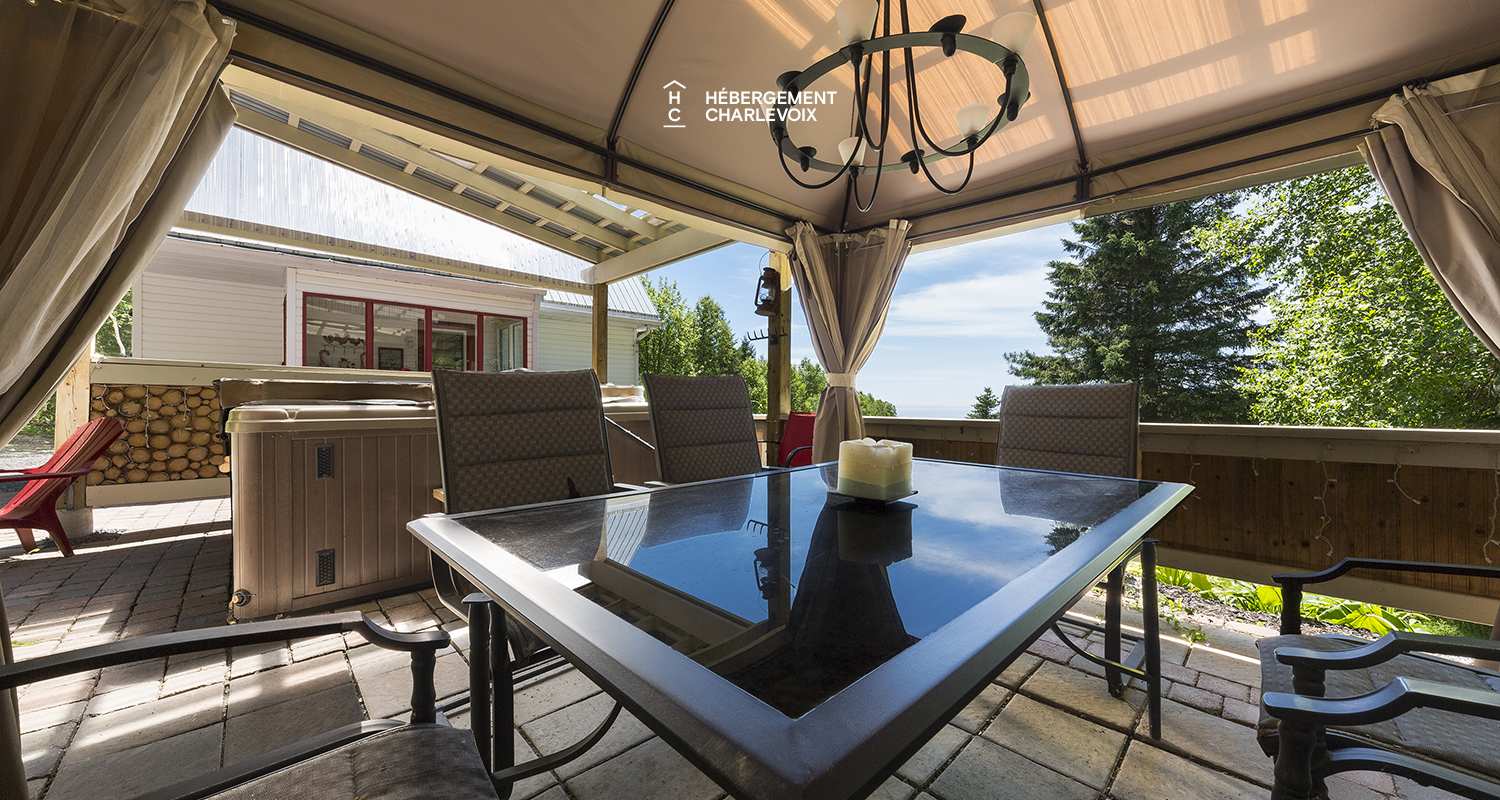 COU-85 - Charming home in the heights of Charlevoix