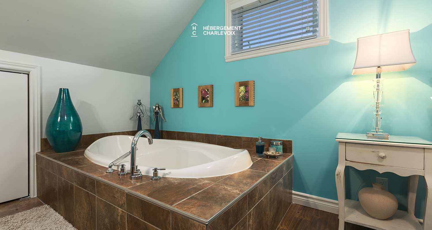 BAR-17 - An outside spa for the four seasons