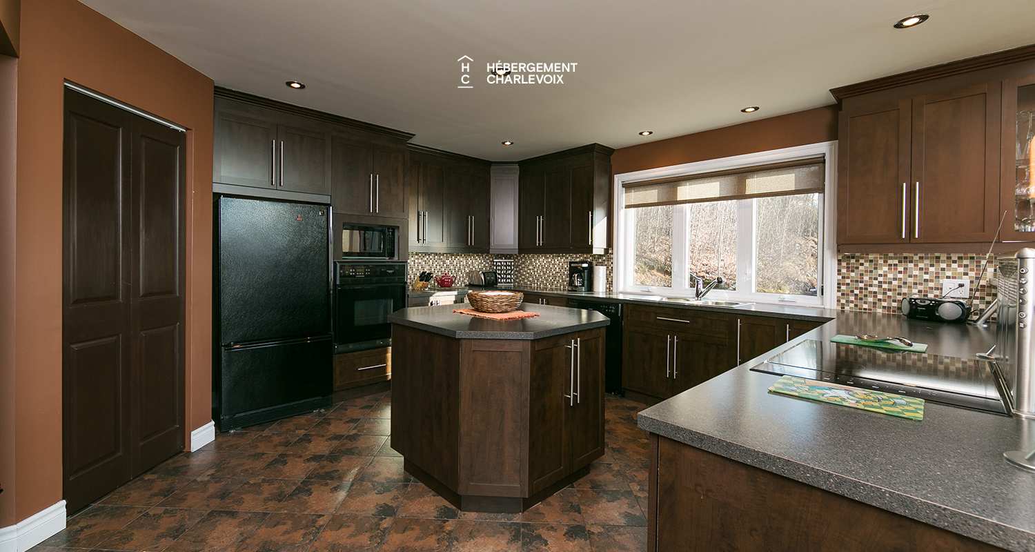 PEU-14 - Résidence chaleureuse et moderne idéalement située