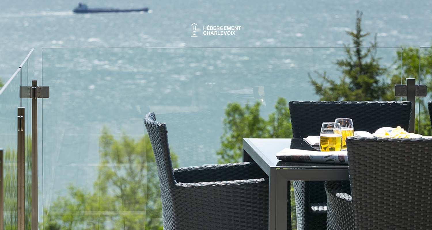 ABS-595 - Un feu de foyer suspendu dans un chalet de luxe à louer dans Charlevoix.