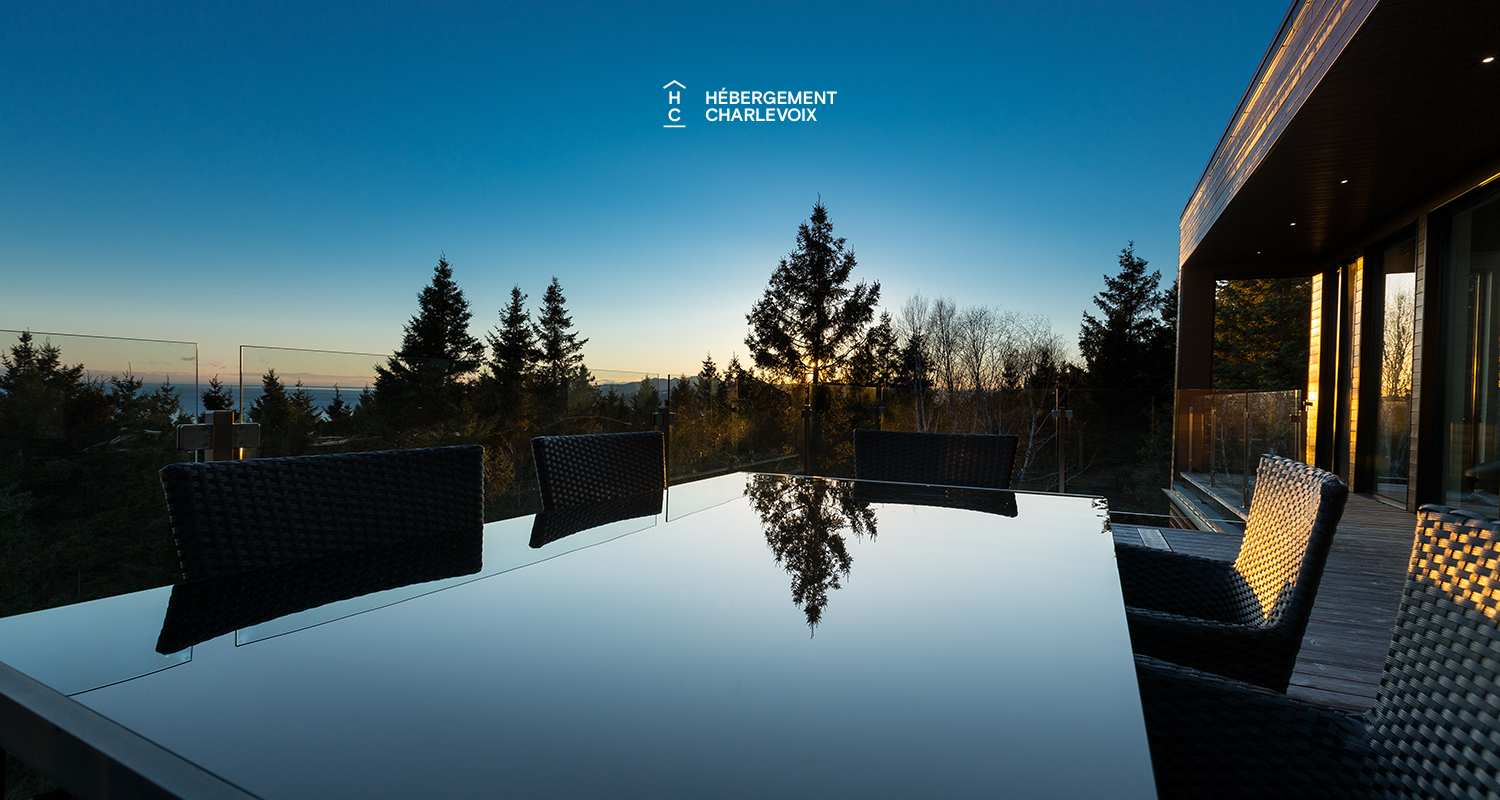 ABS-595 - Un feu de foyer suspendu dans un chalet de luxe à louer dans Charlevoix.