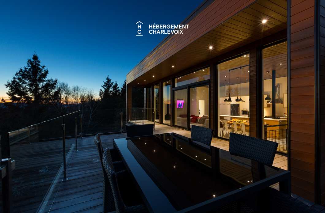 ABS-595 - Un feu de foyer suspendu dans un chalet de luxe à louer dans Charlevoix.