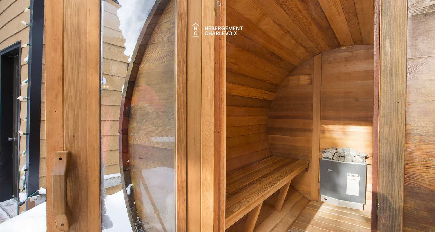 MON-71 - A bucolic garden with an outdoor sauna