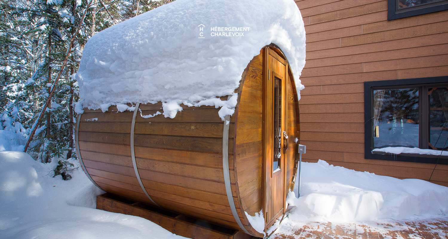 MON-71 - A bucolic garden with an outdoor sauna