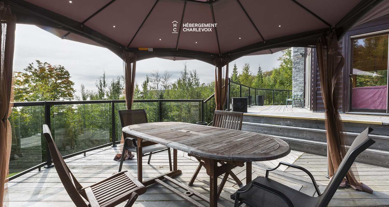 BOI-32 - Subtle marriage of stone and roundwood