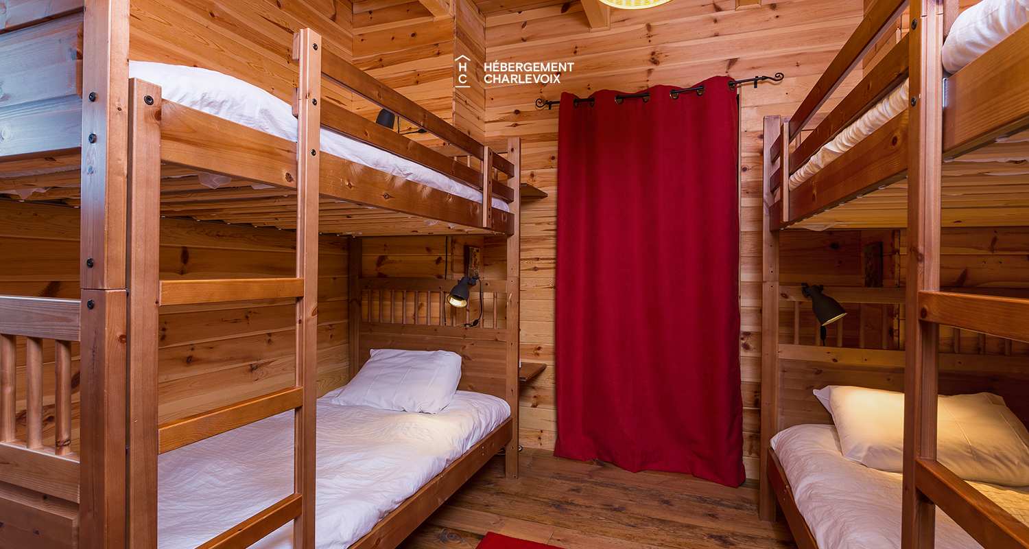 BOI-32 - Subtle marriage of stone and roundwood