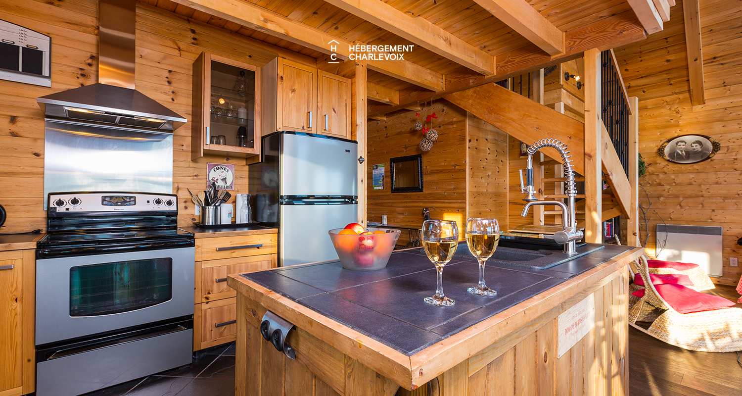 BOI-32 - Subtle marriage of stone and roundwood