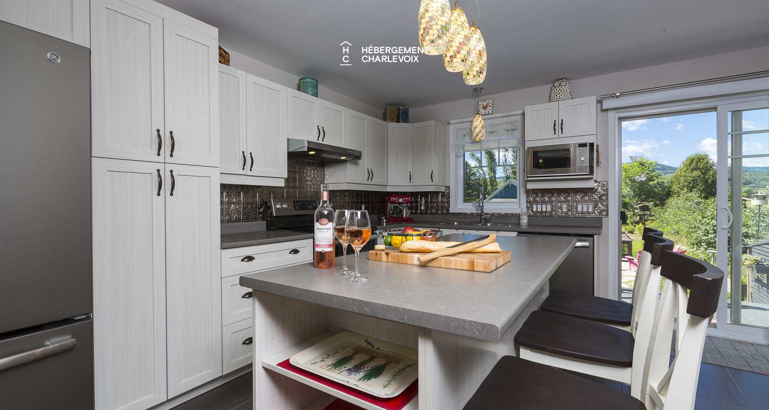 AIR-182 - A few minutes walk from the St. Lawrence River.