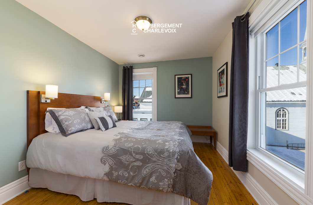 VEN-97 - Bienvenue au presbytère de St-Aimé des Lacs en Charlevoix, à 10 minutes du renommé restaurant le BOOTLEGGER.