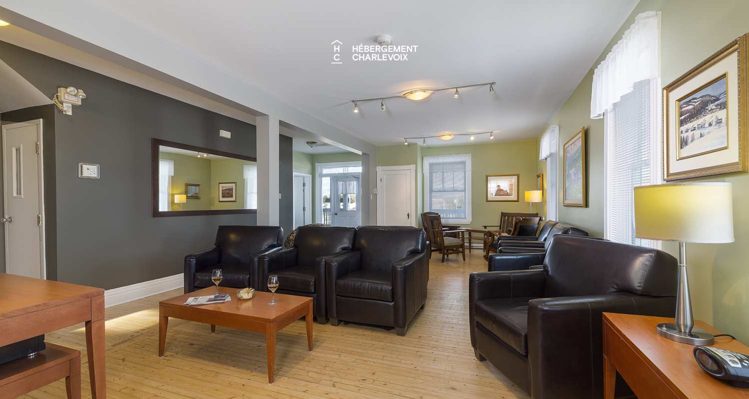 VEN-97 - Bienvenue au presbytère de St-Aimé des Lacs en Charlevoix, à 10 minutes du renommé restaurant le BOOTLEGGER.