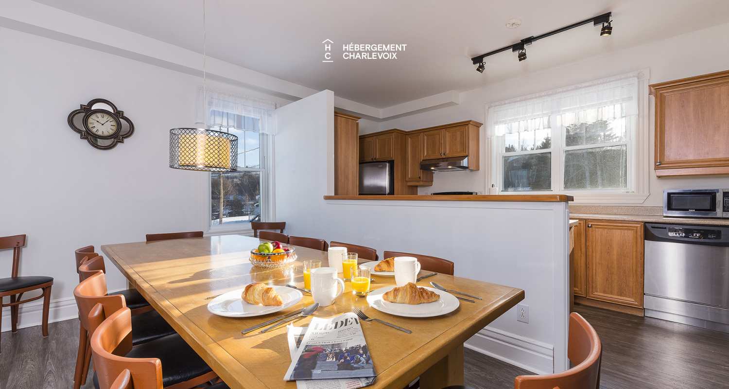 VEN-97 - Bienvenue au presbytère de St-Aimé des Lacs en Charlevoix, à 10 minutes du renommé restaurant le BOOTLEGGER.