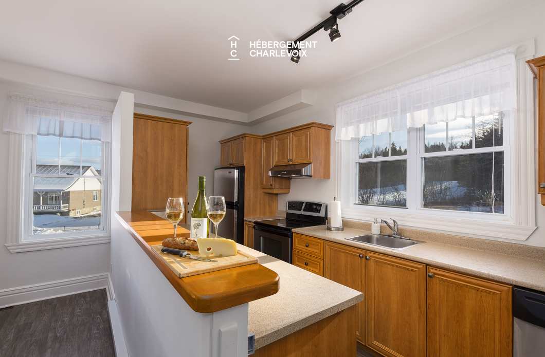 VEN-97 - Bienvenue au presbytère de St-Aimé des Lacs en Charlevoix, à 10 minutes du renommé restaurant le BOOTLEGGER.