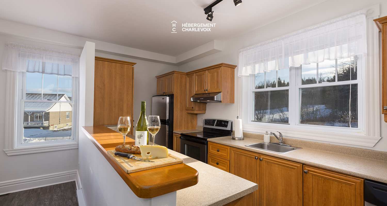 VEN-97 - Bienvenue au presbytère de St-Aimé des Lacs en Charlevoix, à 10 minutes du renommé restaurant le BOOTLEGGER.