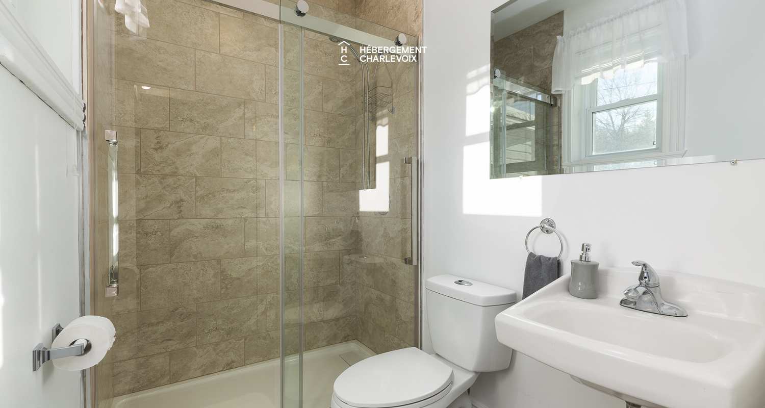 VEN-97 - Bienvenue au presbytère de St-Aimé des Lacs en Charlevoix, à 10 minutes du renommé restaurant le BOOTLEGGER.